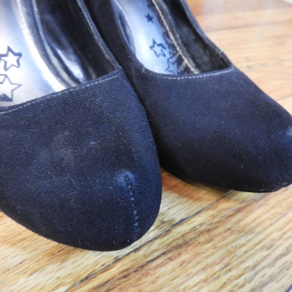 Black Suede Pumps Size 8.5 - Picture 6 of 7
